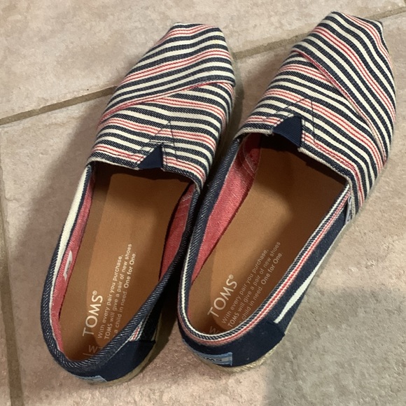 TOMS CANVAS SHOE - Picture 5 of 7